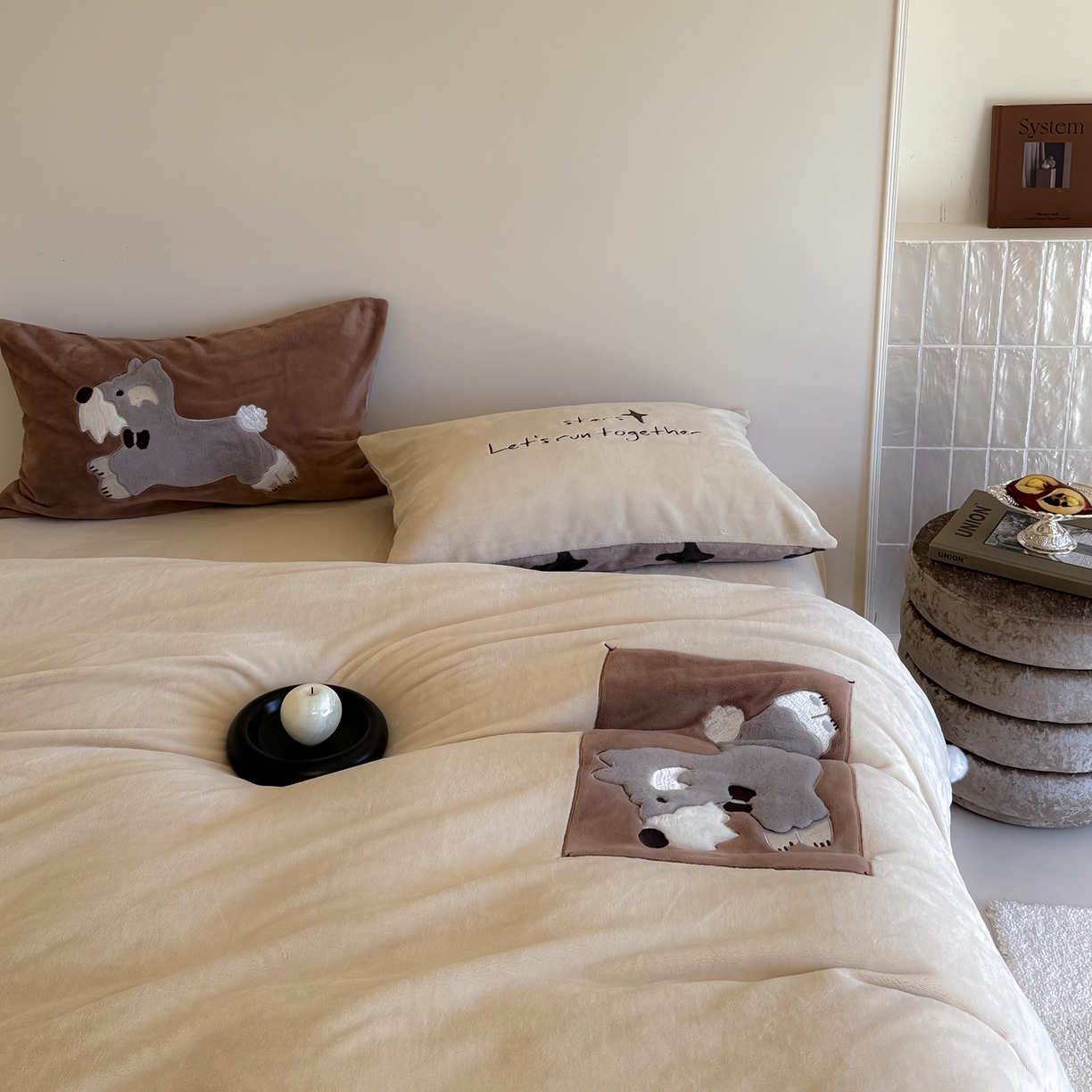 91家纺网 家纺一手货源 找家纺 简纯主义 2025新款260g全消光全工艺贴布绣花牛奶绒四件套-迷糊小狗系列 星芒