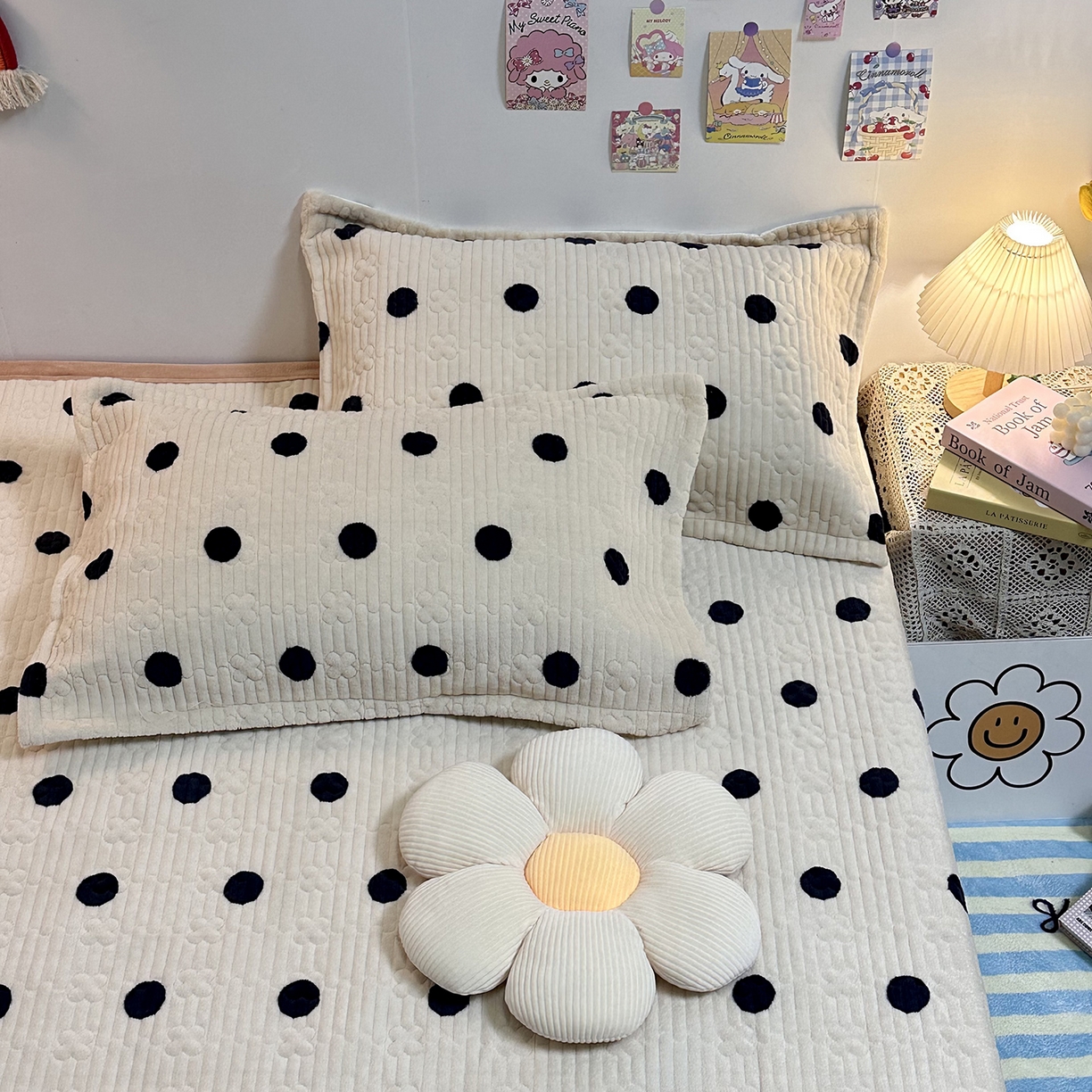 91家纺网 家纺一手货源 找家纺 慕晨 2025新款牛奶绒新款印花高克重豆豆绒夹棉床盖三件被套四件套热款 奶茶波点