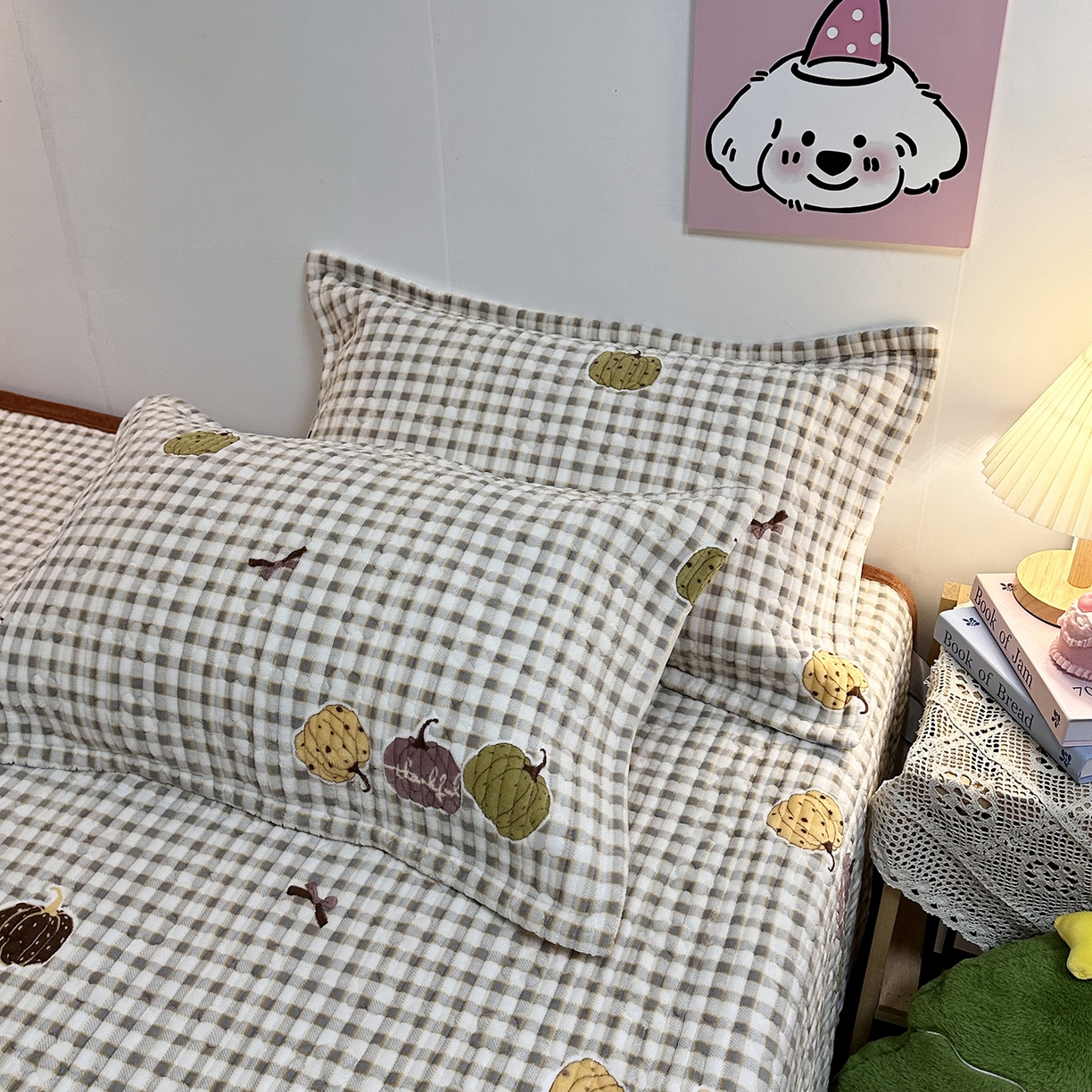 91家纺网 家纺一手货源 找家纺 慕晨 2025新款牛奶绒新款印花高克重豆豆绒夹棉床盖三件被套四件套热款 南瓜派