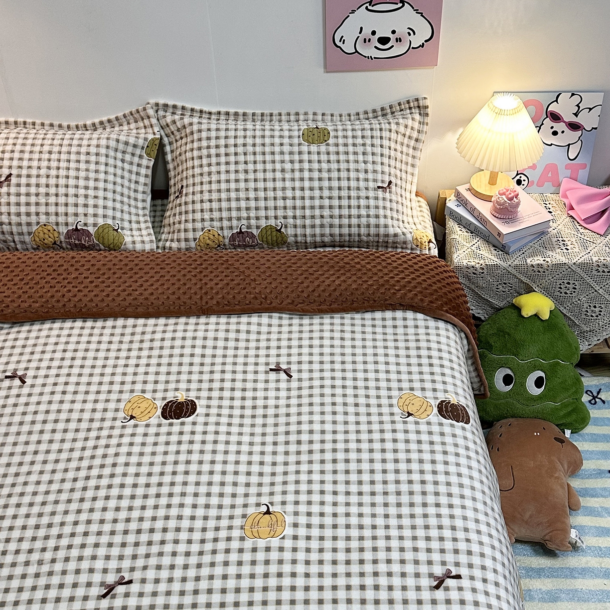 91家纺网 家纺一手货源 找家纺 慕晨 2025新款牛奶绒新款印花高克重豆豆绒夹棉床盖三件被套四件套热款 南瓜派