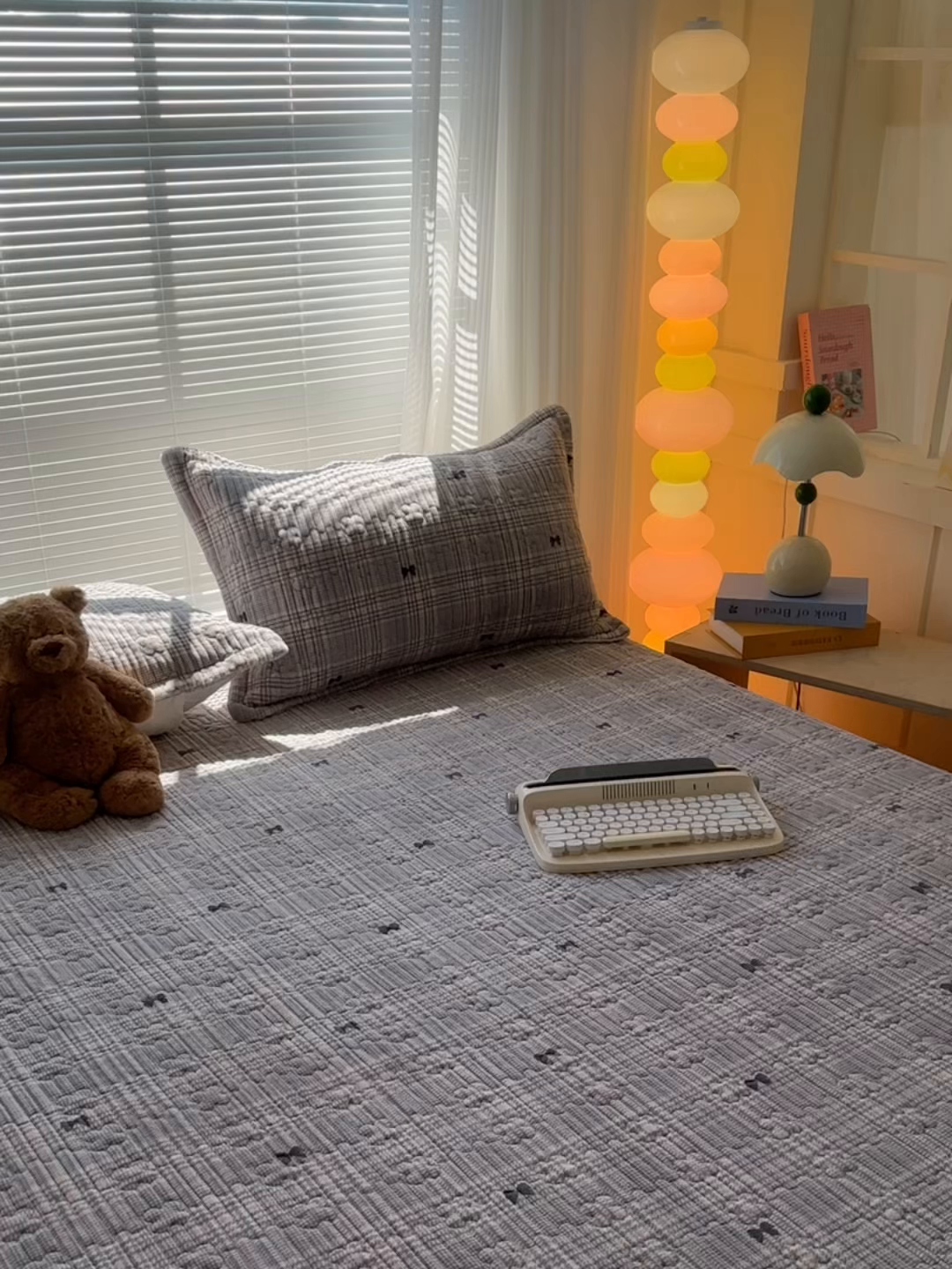 91家纺网 家纺一手货源 找家纺 慕晨 2025新款牛奶绒新款印花高克重豆豆绒夹棉床盖三件被套四件套热款 千鸟格蝴蝶结