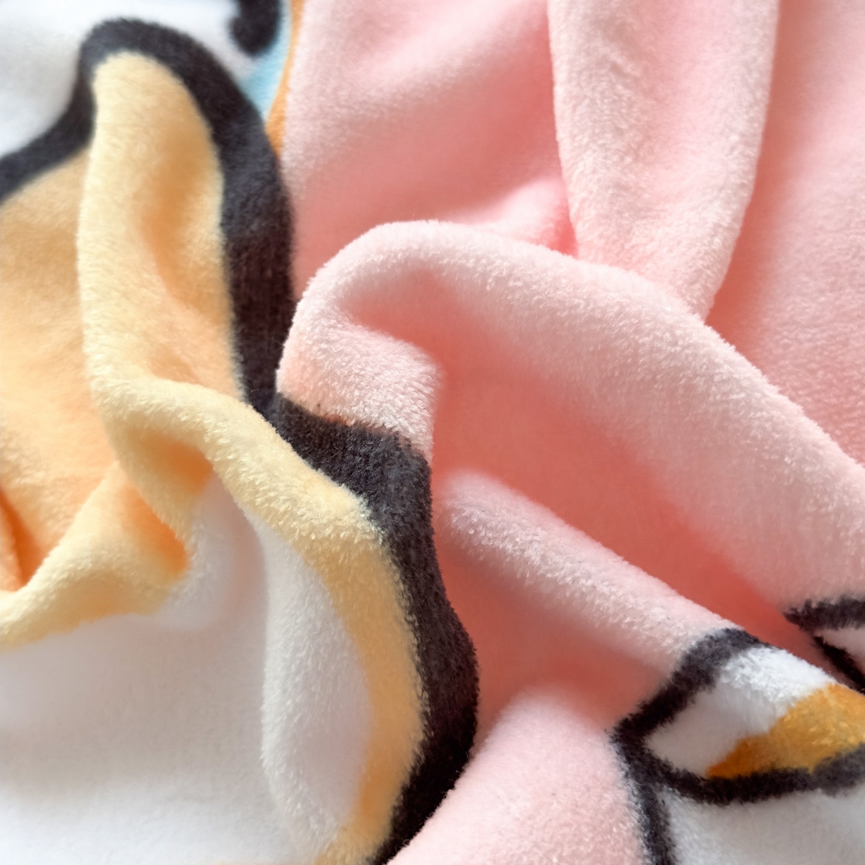 91家纺网 家纺一手货源 找家纺 浩诚 2025新款大版原创设计卡皮巴拉高克重牛奶绒单床笠 向往的生活