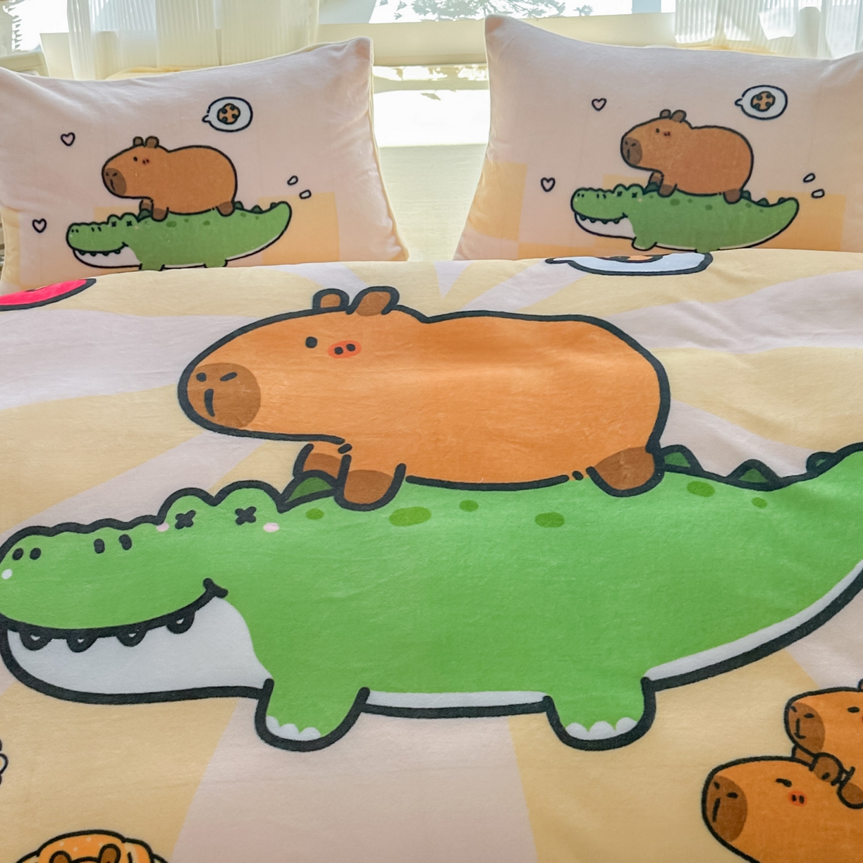 91家纺网 家纺一手货源 找家纺 浩诚 2025新款大版原创设计卡皮巴拉高克重牛奶绒单床笠 趴趴巴拉