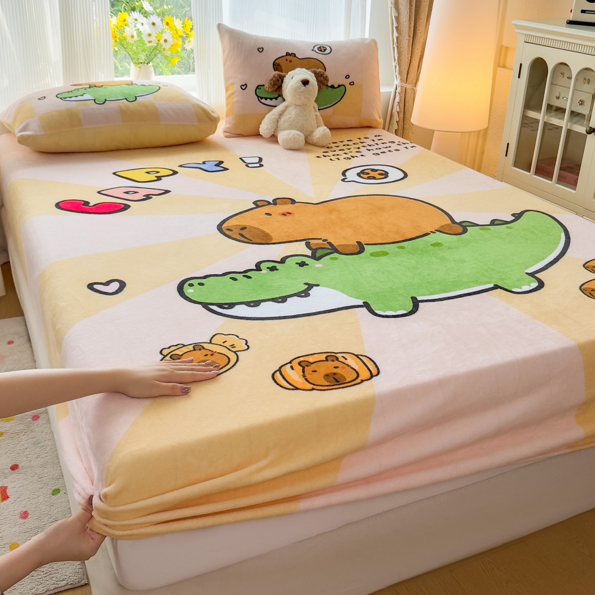 91家纺网 家纺一手货源 找家纺 浩诚 2025新款大版原创设计卡皮巴拉高克重牛奶绒单床笠 趴趴巴拉