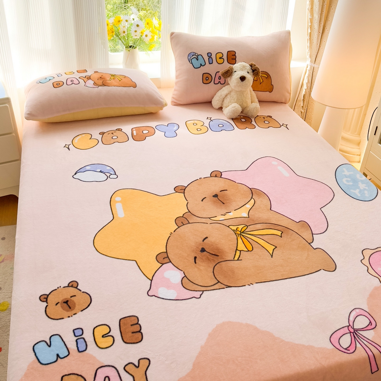 91家纺网 家纺一手货源 找家纺 浩诚 2025新款大版原创设计卡皮巴拉高克重牛奶绒单床笠 睡梦巴拉