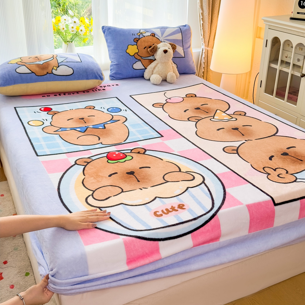 91家纺网 家纺一手货源 找家纺 浩诚 2025新款大版原创设计卡皮巴拉高克重牛奶绒单床笠 调皮巴拉