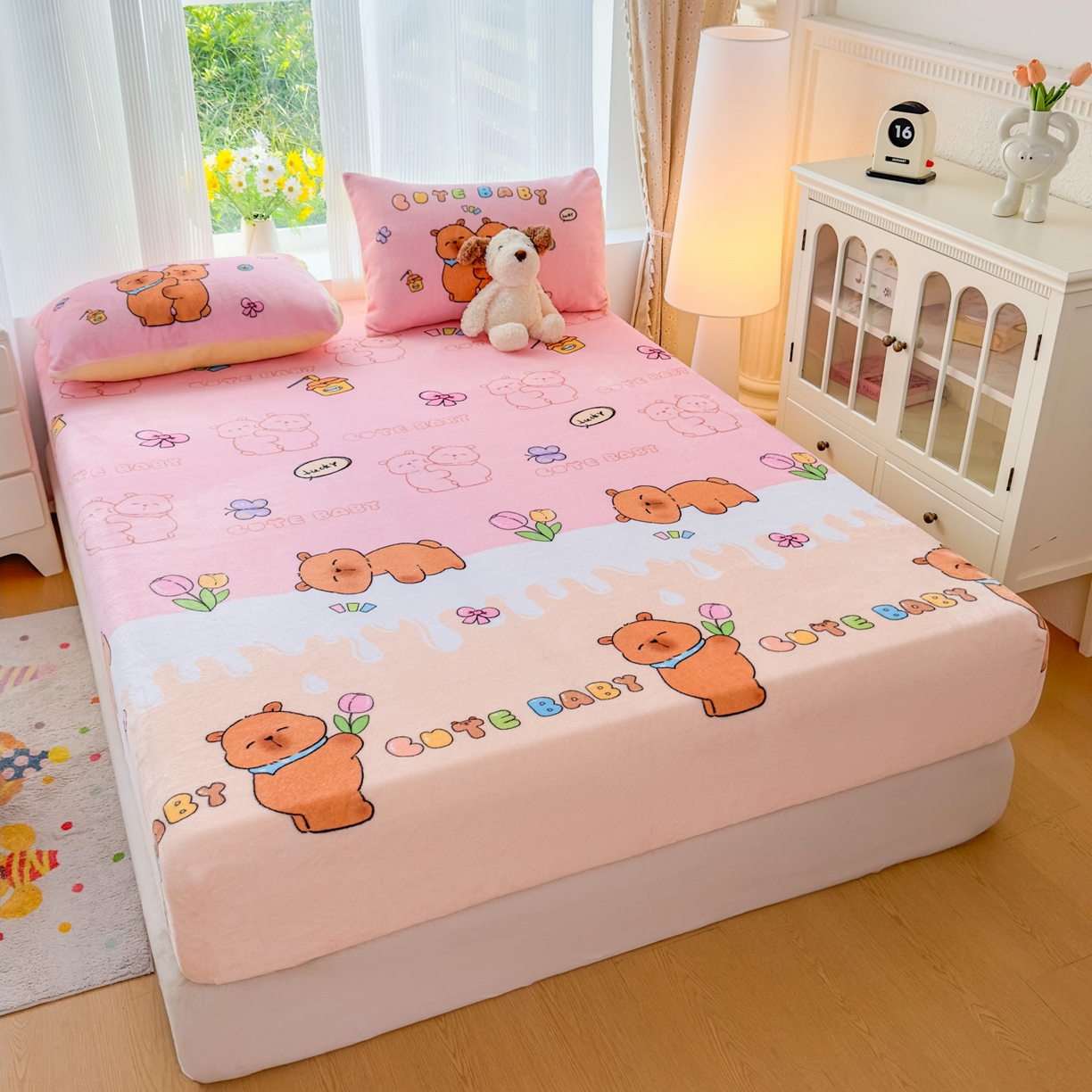 91家纺网 家纺一手货源 找家纺 浩诚 2025新款大版原创设计卡皮巴拉高克重牛奶绒单床笠 幸运巴拉