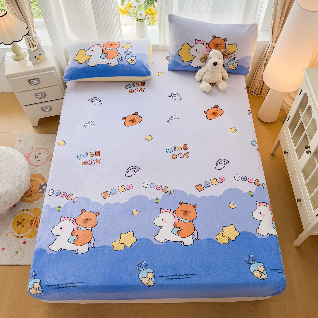 91家纺网 家纺一手货源 找家纺 浩诚 2025新款大版原创设计卡皮巴拉高克重牛奶绒单床笠 旋转巴拉