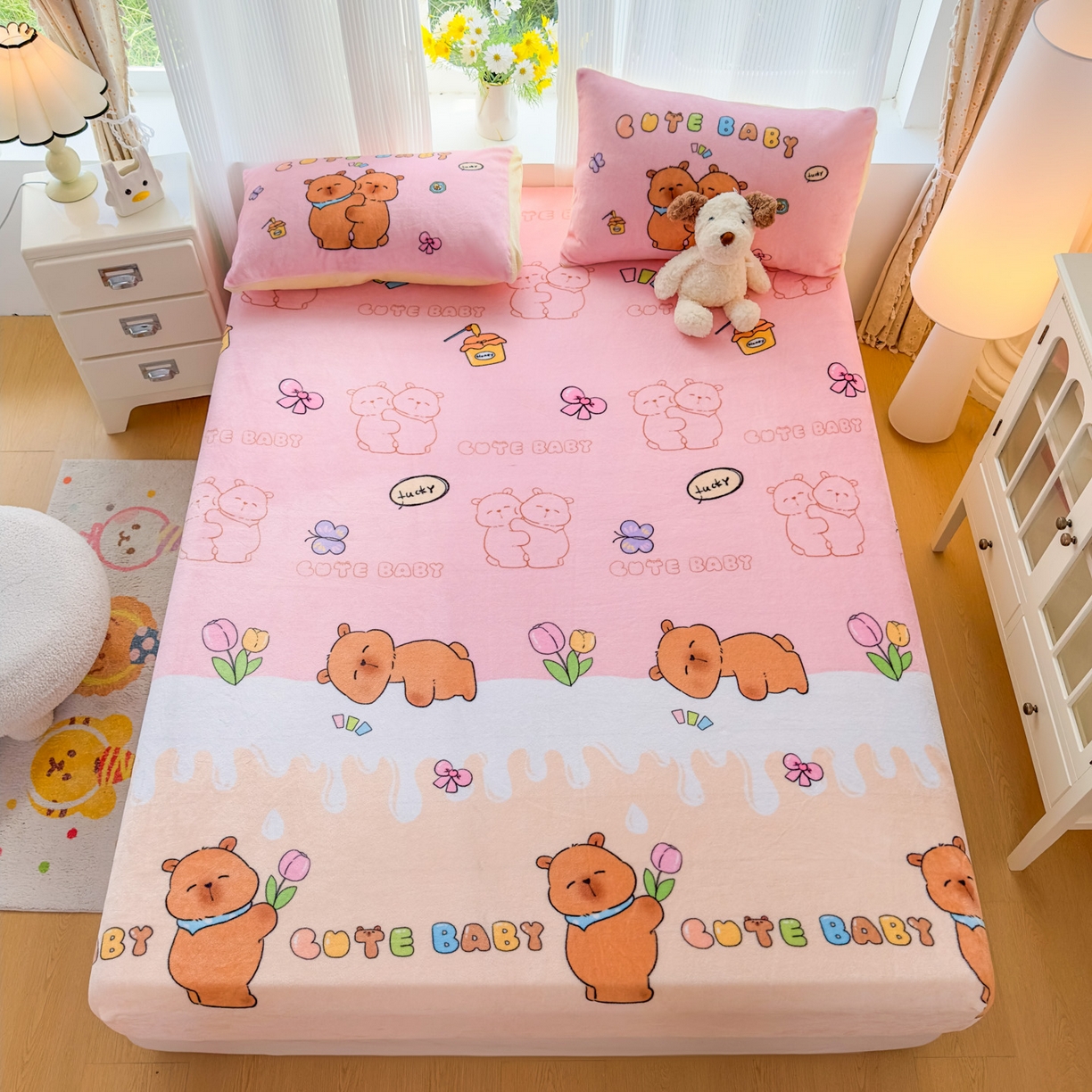 91家纺网 家纺一手货源 找家纺 浩诚 2025新款大版原创设计卡皮巴拉高克重牛奶绒单床笠 幸运巴拉