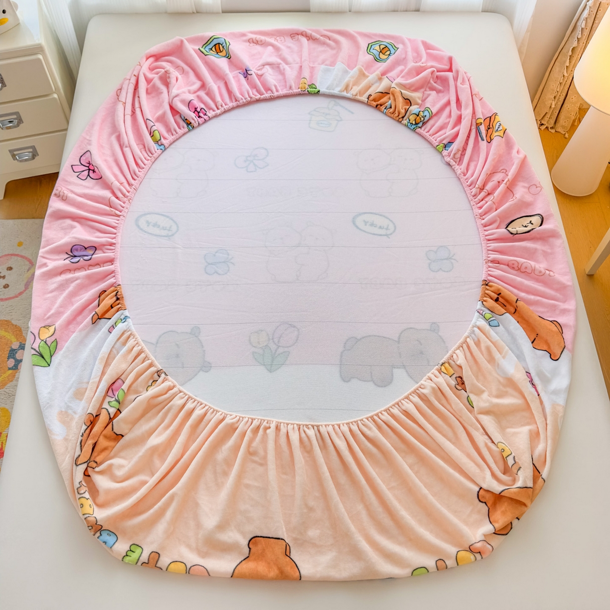 91家纺网 家纺一手货源 找家纺 浩诚 2025新款大版原创设计卡皮巴拉高克重牛奶绒单床笠 幸运巴拉