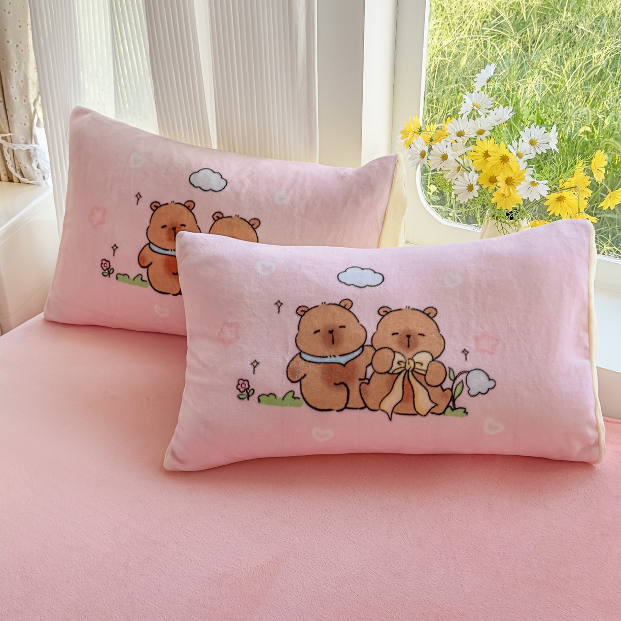 91家纺网 家纺一手货源 找家纺 浩诚 2025新款大版原创设计卡皮巴拉高克重牛奶绒单床笠 阳光巴拉