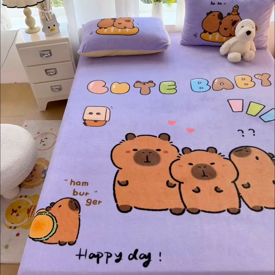 91家纺网 家纺一手货源 找家纺 （总）浩诚 2025新款大版原创设计卡皮巴拉高克重牛奶绒单床笠