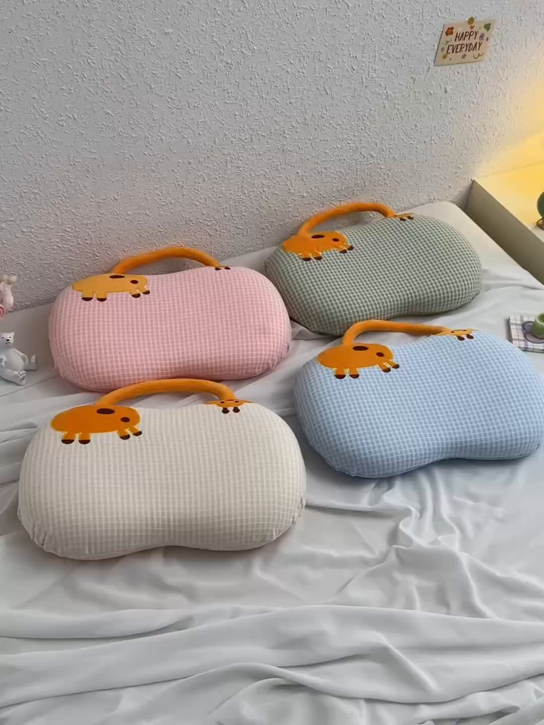 91家纺网 家纺一手货源 找家纺 （总）大熊枕芯 2025新款手提袋长颈鹿猫肚记忆枕