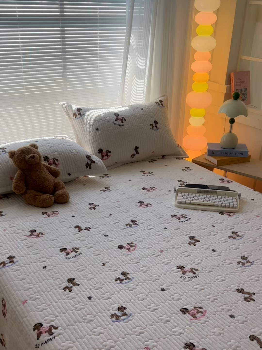 91家纺网 家纺一手货源 找家纺 慕晨 2025新款牛奶绒新款印花高克重豆豆绒夹棉床盖三件被套四件套热款 小木马