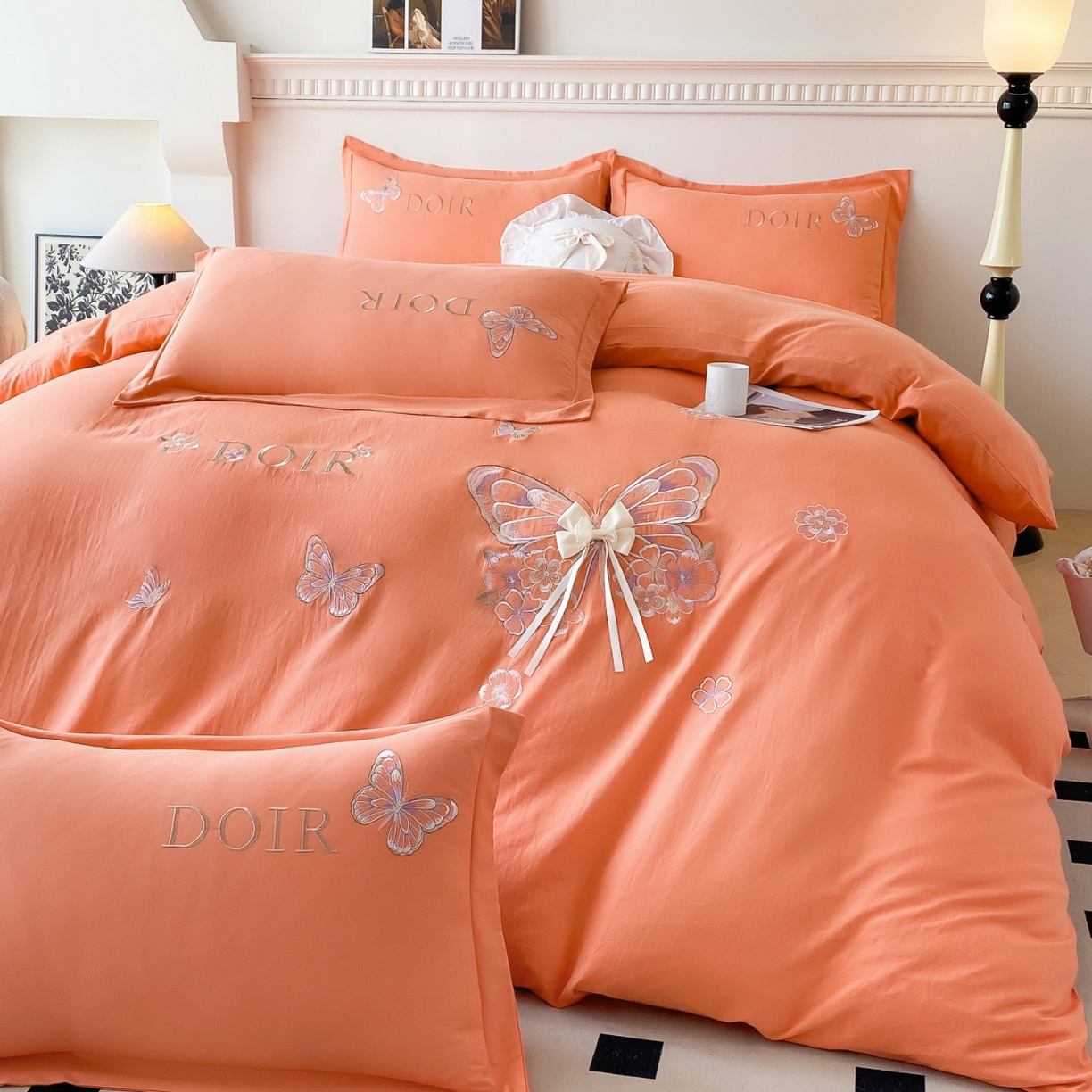 91家纺网 家纺一手货源 找家纺 （总）大麦乐田 2025新款糯小棉立体绣花吊边四件套-蝶梦花语