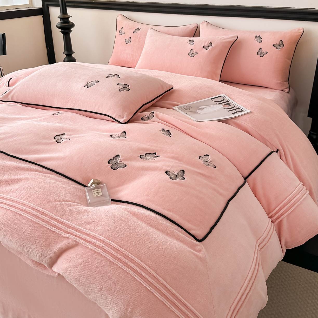 91家纺网 家纺一手货源 找家纺 （总）凯美家居 2025新款牛奶绒重工刺绣特种工艺四件套-可露丽