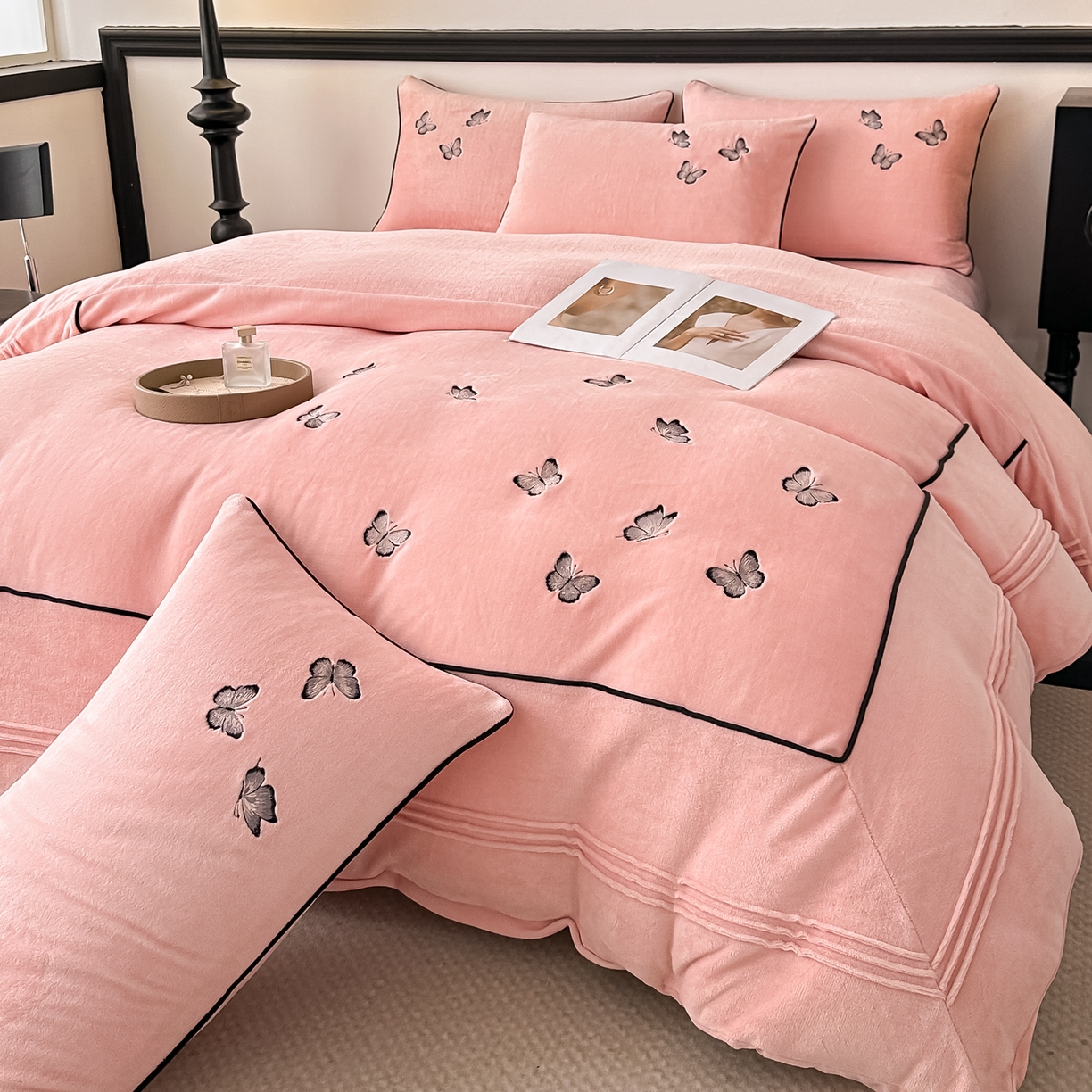 91家纺网 家纺一手货源 找家纺 （总）凯美家居 2025新款牛奶绒重工刺绣特种工艺四件套-可露丽