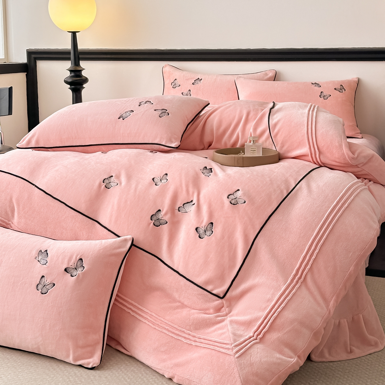 91家纺网 家纺一手货源 找家纺 凯美家居 2025新款牛奶绒重工刺绣特种工艺四件套-可露丽 可露丽-粉玉