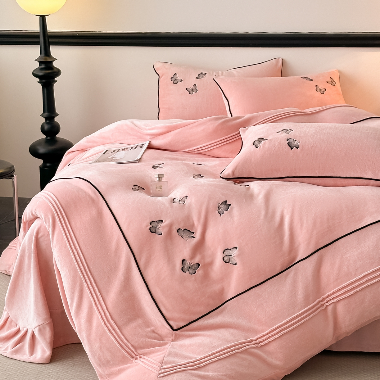 91家纺网 家纺一手货源 找家纺 凯美家居 2025新款牛奶绒重工刺绣特种工艺四件套-可露丽 可露丽-粉玉