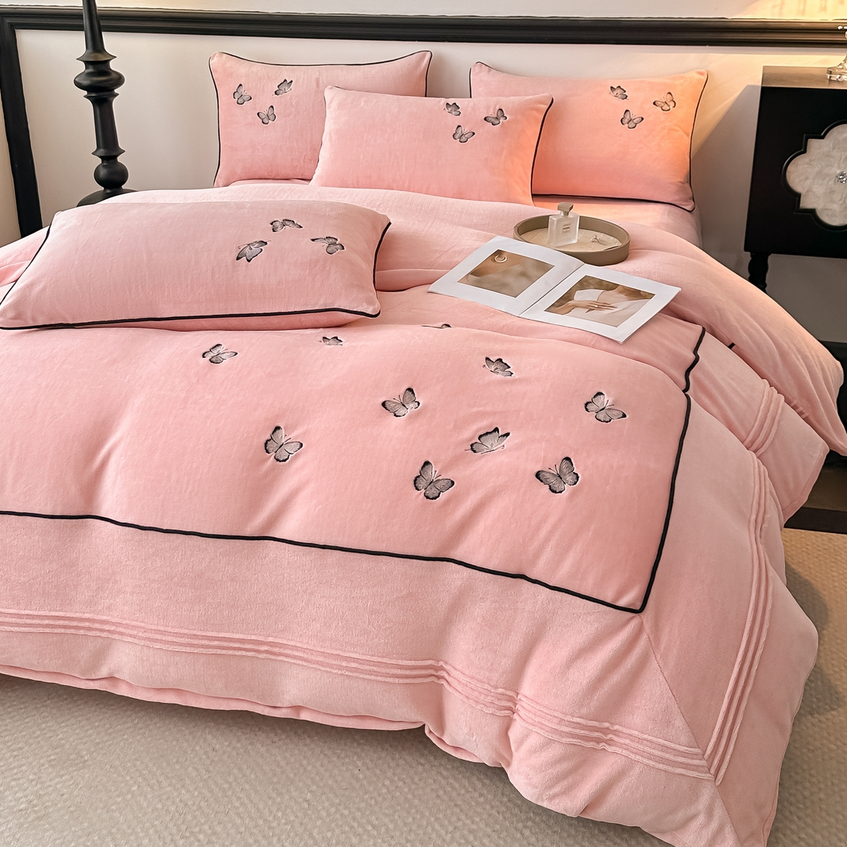 91家纺网 家纺一手货源 找家纺 凯美家居 2025新款牛奶绒重工刺绣特种工艺四件套-可露丽 可露丽-粉玉