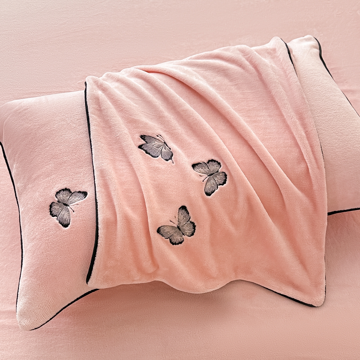 91家纺网 家纺一手货源 找家纺 凯美家居 2025新款牛奶绒重工刺绣特种工艺四件套-可露丽 可露丽-粉玉