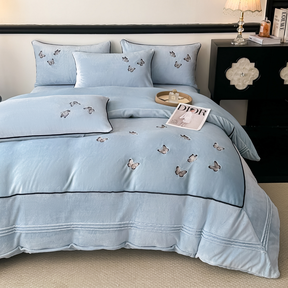 91家纺网 家纺一手货源 找家纺 凯美家居 2025新款牛奶绒重工刺绣特种工艺四件套-可露丽 可露丽-蓝