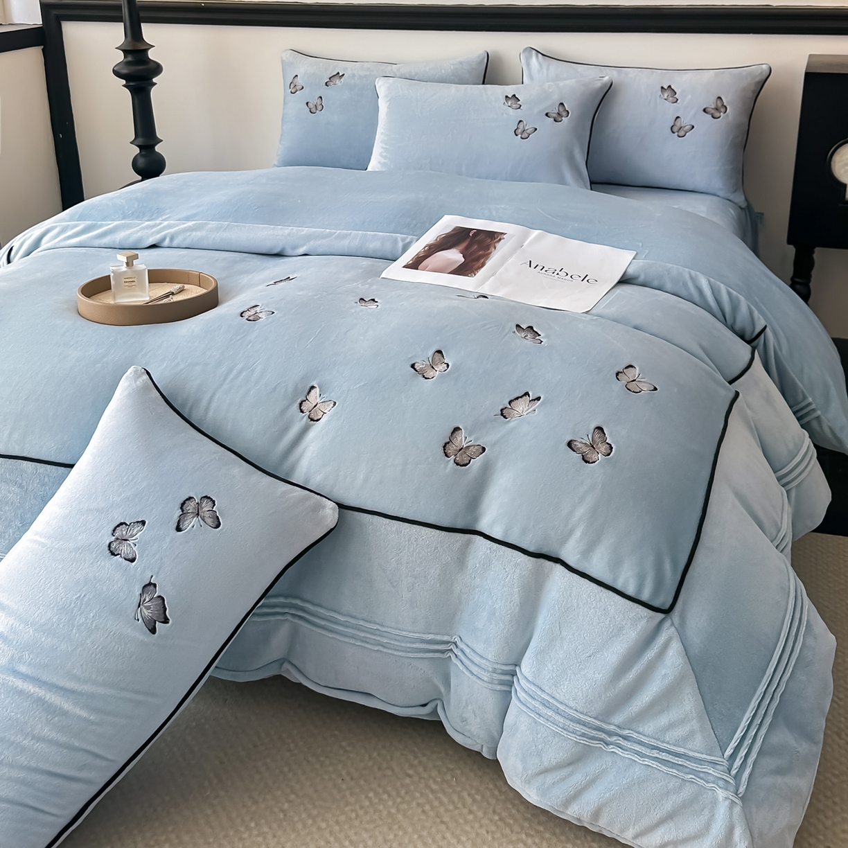 91家纺网 家纺一手货源 找家纺 凯美家居 2025新款牛奶绒重工刺绣特种工艺四件套-可露丽 可露丽-蓝