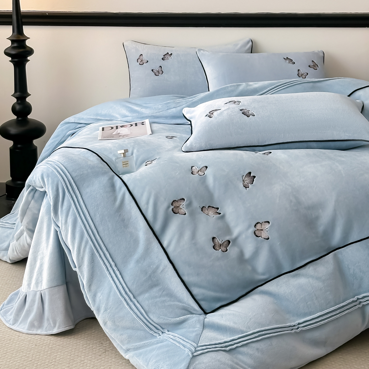 91家纺网 家纺一手货源 找家纺 凯美家居 2025新款牛奶绒重工刺绣特种工艺四件套-可露丽 可露丽-蓝