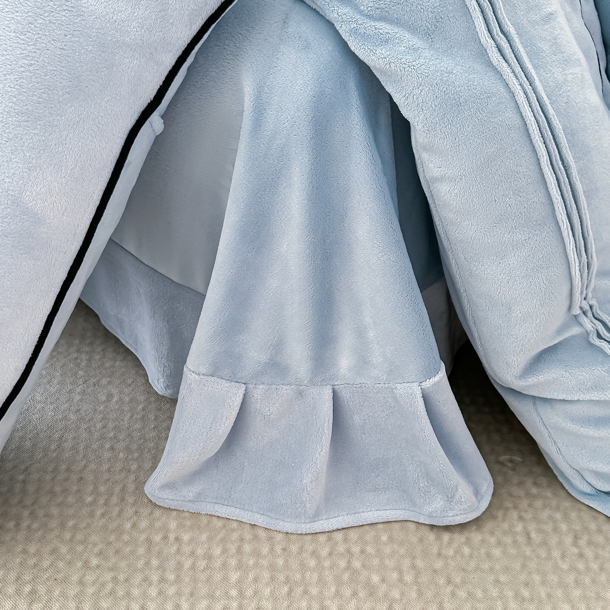 91家纺网 家纺一手货源 找家纺 凯美家居 2025新款牛奶绒重工刺绣特种工艺四件套-可露丽 可露丽-蓝