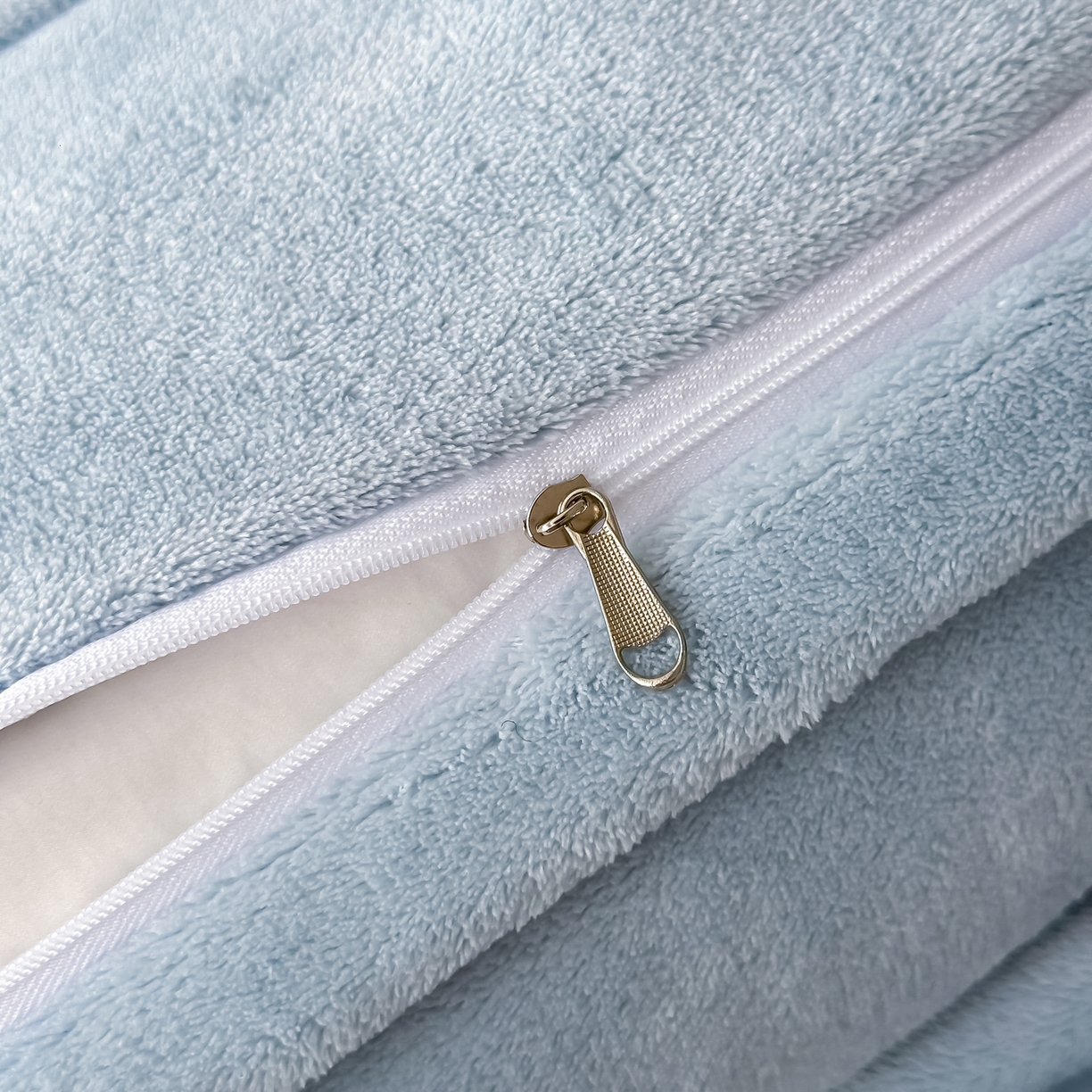 91家纺网 家纺一手货源 找家纺 凯美家居 2025新款牛奶绒重工刺绣特种工艺四件套-可露丽 可露丽-蓝