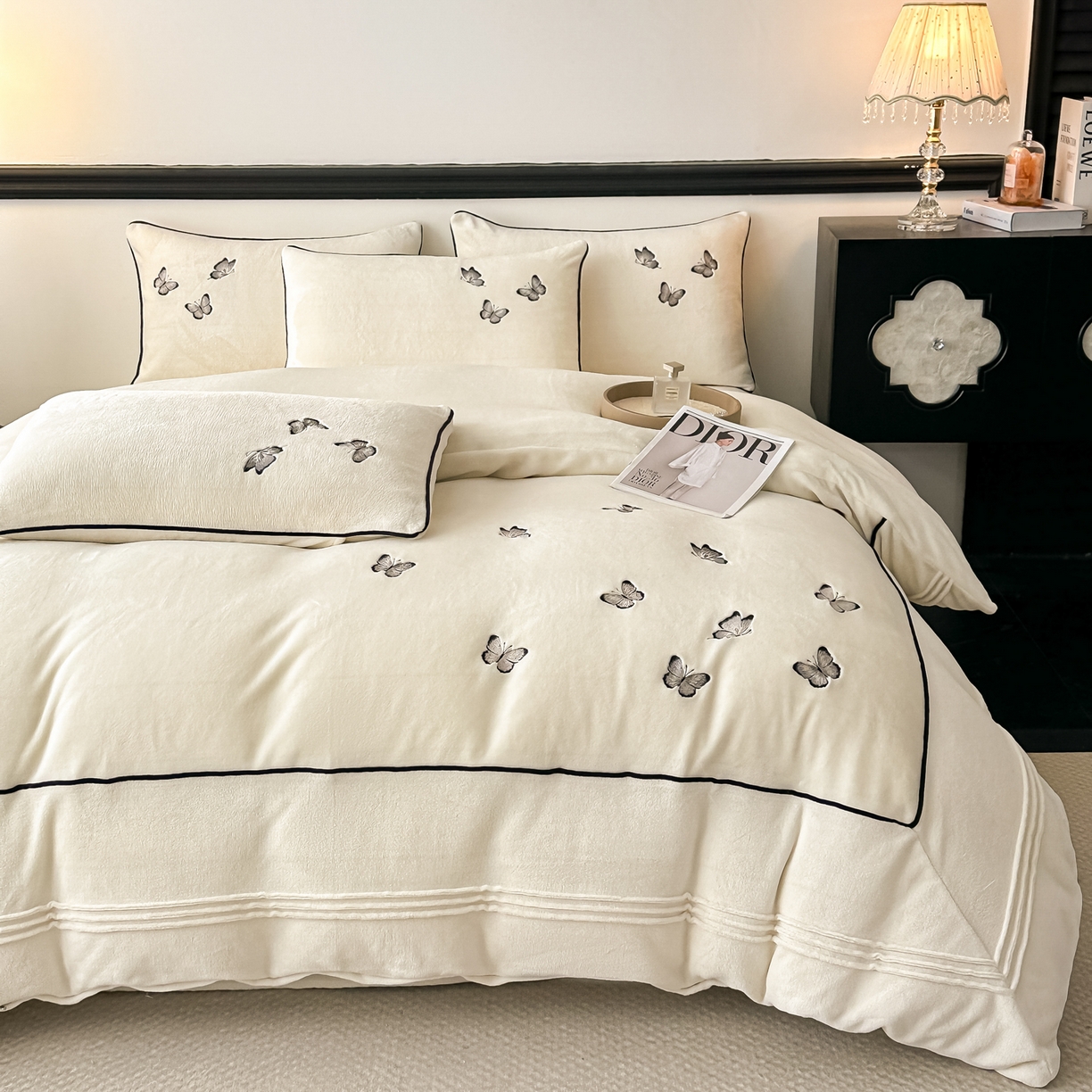 91家纺网 家纺一手货源 找家纺 凯美家居 2025新款牛奶绒重工刺绣特种工艺四件套-可露丽 可露丽-奶白