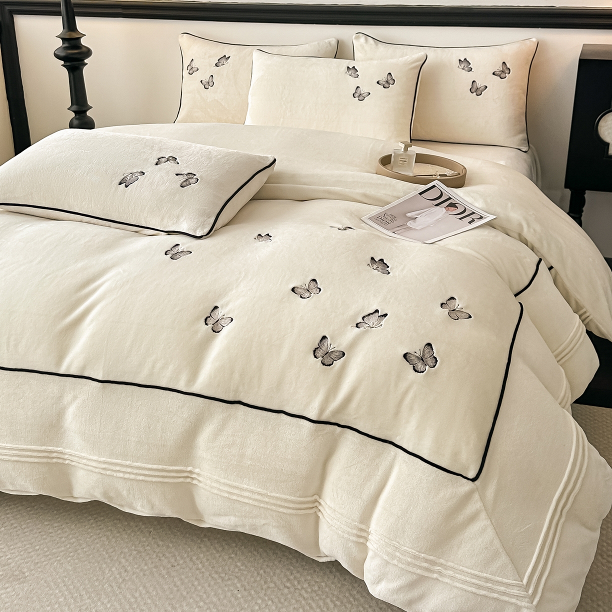 91家纺网 家纺一手货源 找家纺 凯美家居 2025新款牛奶绒重工刺绣特种工艺四件套-可露丽 可露丽-奶白