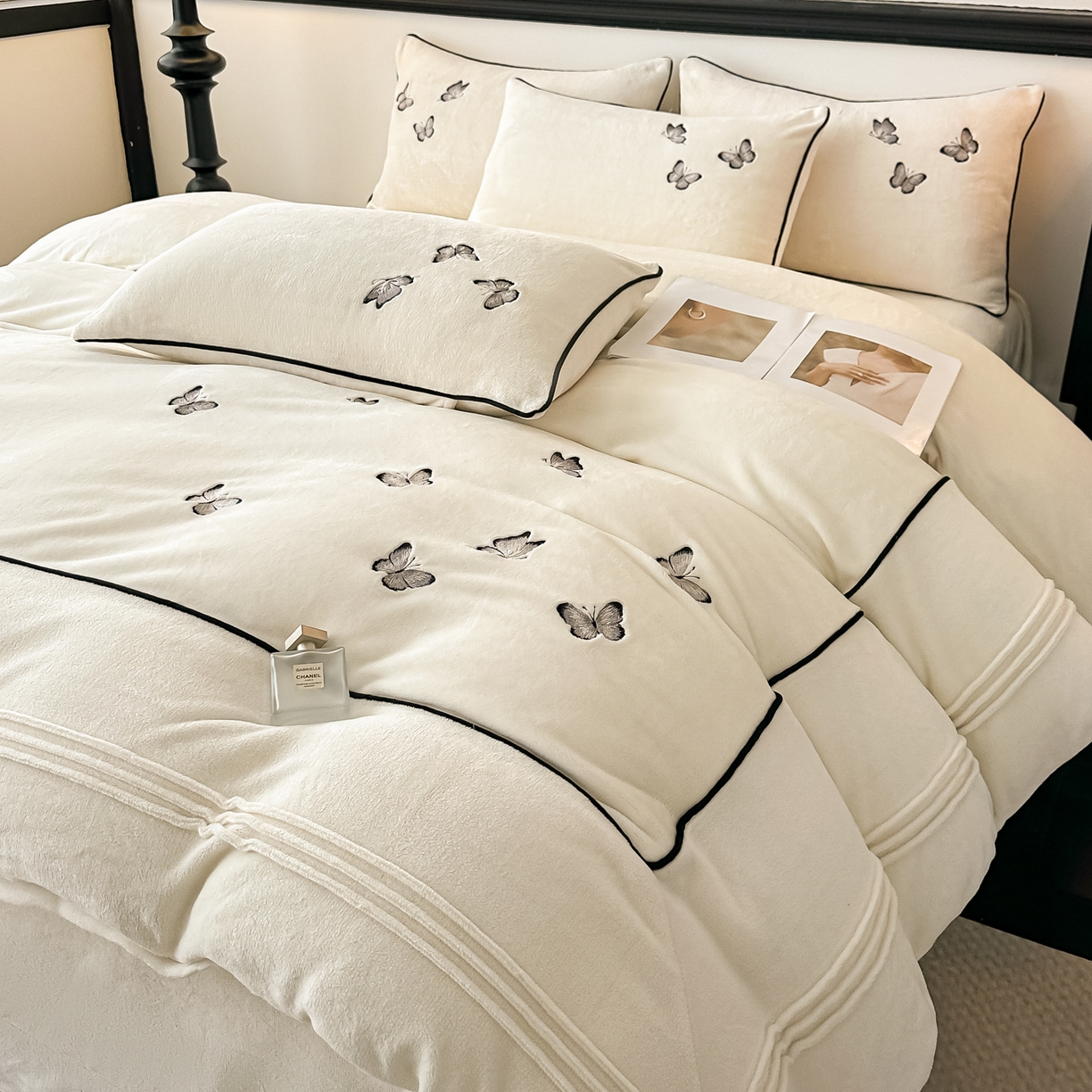 91家纺网 家纺一手货源 找家纺 凯美家居 2025新款牛奶绒重工刺绣特种工艺四件套-可露丽 可露丽-奶白