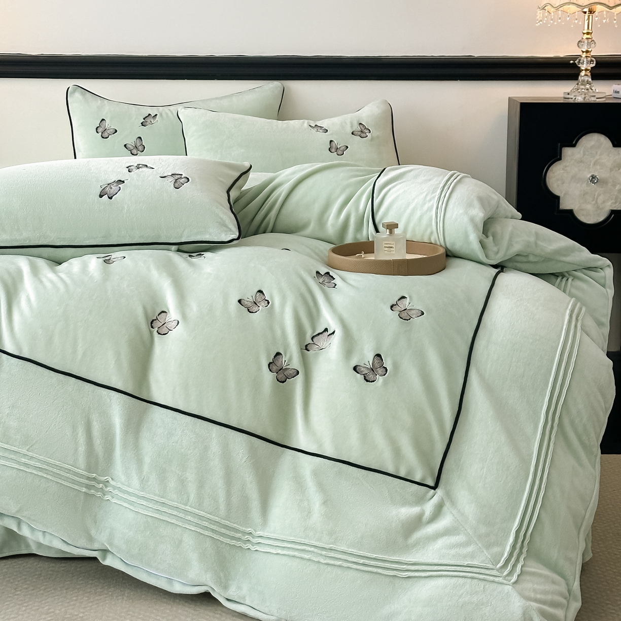 91家纺网 家纺一手货源 找家纺 凯美家居 2025新款牛奶绒重工刺绣特种工艺四件套-可露丽 可露丽-浅绿