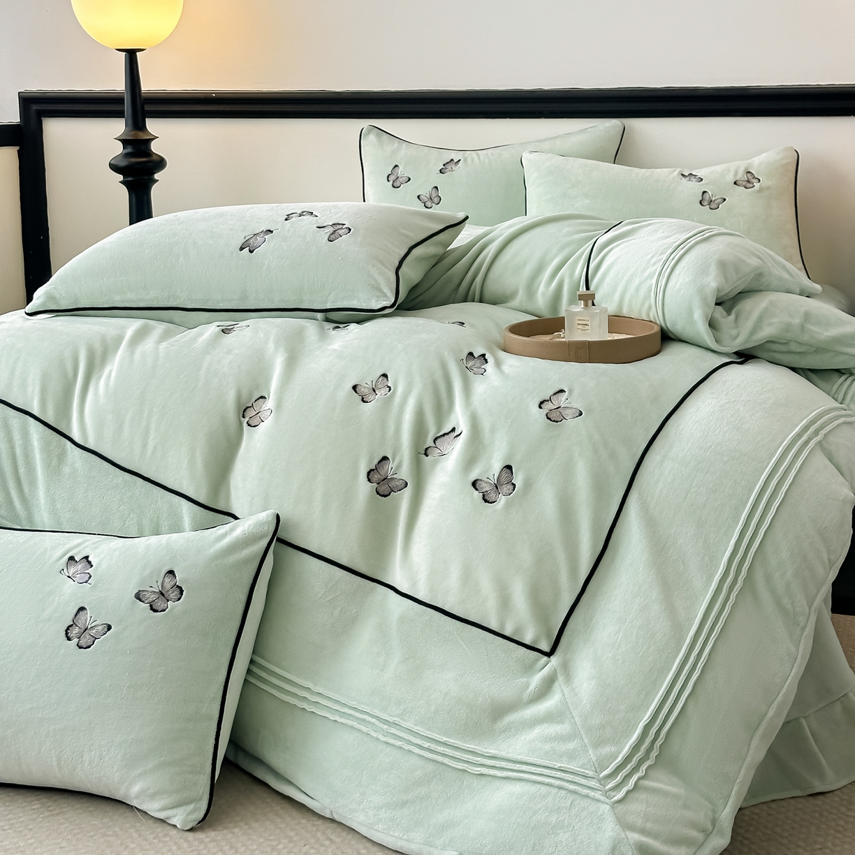 91家纺网 家纺一手货源 找家纺 凯美家居 2025新款牛奶绒重工刺绣特种工艺四件套-可露丽 可露丽-浅绿