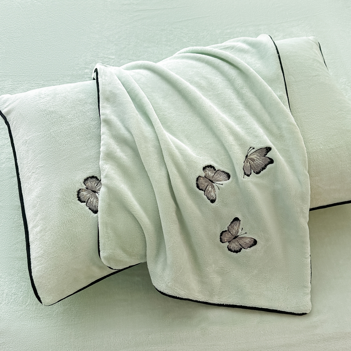 91家纺网 家纺一手货源 找家纺 凯美家居 2025新款牛奶绒重工刺绣特种工艺四件套-可露丽 可露丽-浅绿