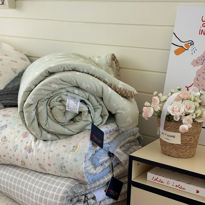 91家纺网 家纺一手货源 找家纺 麦伦家居 2025新款全棉双层纱3D豆豆被系列被子被芯（可配四件套） 组合图展示