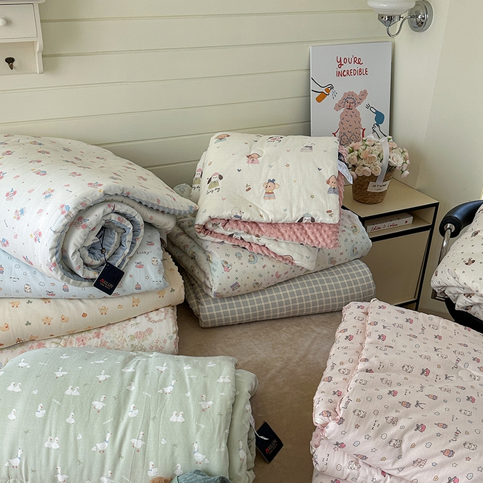 91家纺网 家纺一手货源 找家纺 麦伦家居 2025新款全棉双层纱3D豆豆被系列被子被芯（可配四件套） 组合图展示