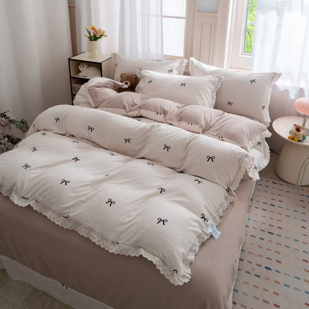 91家纺网 家纺一手货源 找家纺 玖琳家纺 2025新款云朵水洗棉皱皱纱精致花边款四件套 碟引舞纱