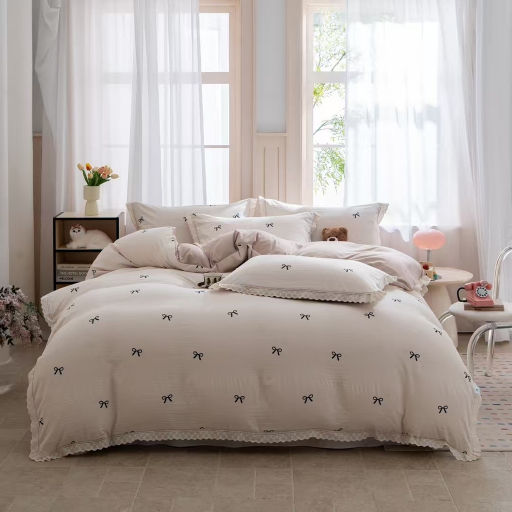 91家纺网 家纺一手货源 找家纺 玖琳家纺 2025新款云朵水洗棉皱皱纱精致花边款四件套 碟引舞纱