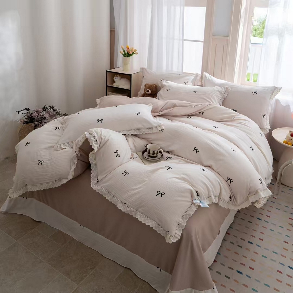 91家纺网 家纺一手货源 找家纺 玖琳家纺 2025新款云朵水洗棉皱皱纱精致花边款四件套 碟引舞纱