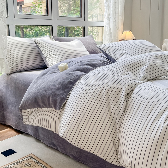 91家纺网 家纺一手货源 找家纺 柠萌家居 2025新款无印良品风双拼全棉色织水洗棉加牛奶绒四件套简约全棉拼牛奶绒四件套 提供买家秀 棉+绒-白细条