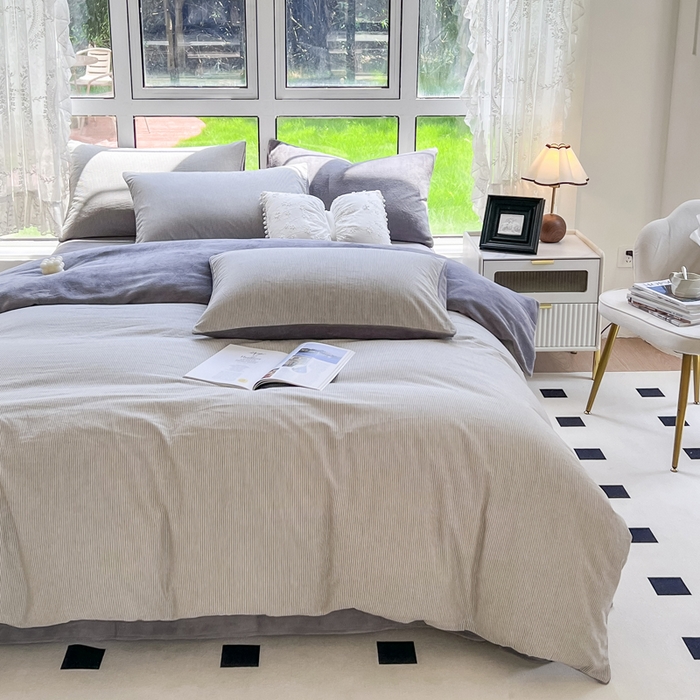 91家纺网 家纺一手货源 找家纺 柠萌家居 2025新款无印良品风双拼全棉色织水洗棉加牛奶绒四件套简约全棉拼牛奶绒四件套 提供买家秀 棉+绒-灰极细条