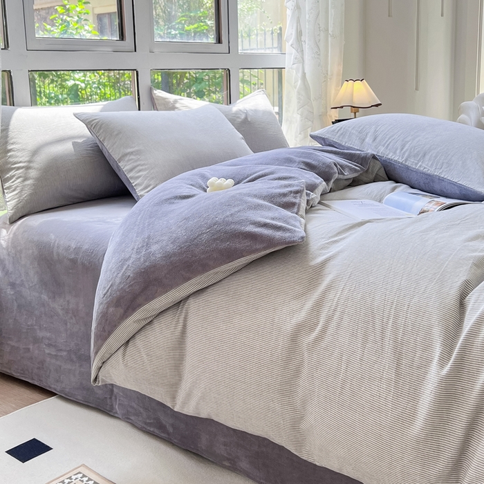 91家纺网 家纺一手货源 找家纺 柠萌家居 2025新款无印良品风双拼全棉色织水洗棉加牛奶绒四件套简约全棉拼牛奶绒四件套 提供买家秀 棉+绒-灰极细条