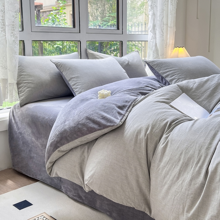 91家纺网 家纺一手货源 找家纺 柠萌家居 2025新款无印良品风双拼全棉色织水洗棉加牛奶绒四件套简约全棉拼牛奶绒四件套 提供买家秀 棉+绒-灰极细条