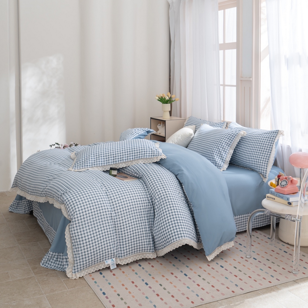 91家纺网 家纺一手货源 找家纺 玖琳家纺 2025新款云朵水洗棉皱皱纱精致花边款四件套 蓝小格