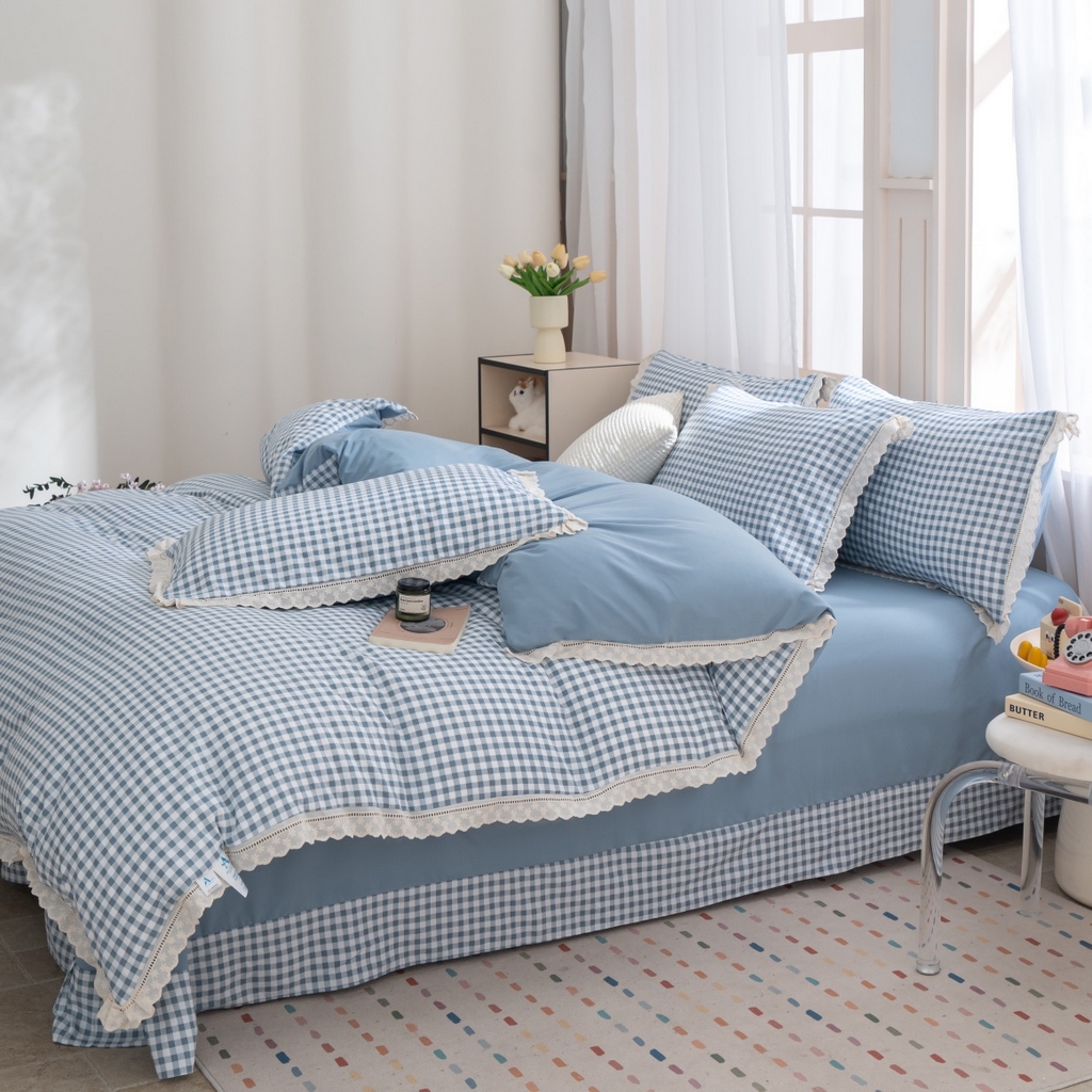 91家纺网 家纺一手货源 找家纺 玖琳家纺 2025新款云朵水洗棉皱皱纱精致花边款四件套 蓝小格