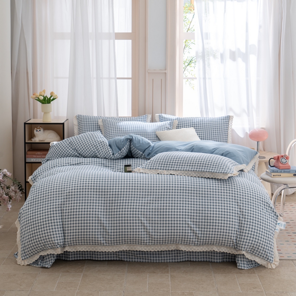 91家纺网 家纺一手货源 找家纺 玖琳家纺 2025新款云朵水洗棉皱皱纱精致花边款四件套 蓝小格