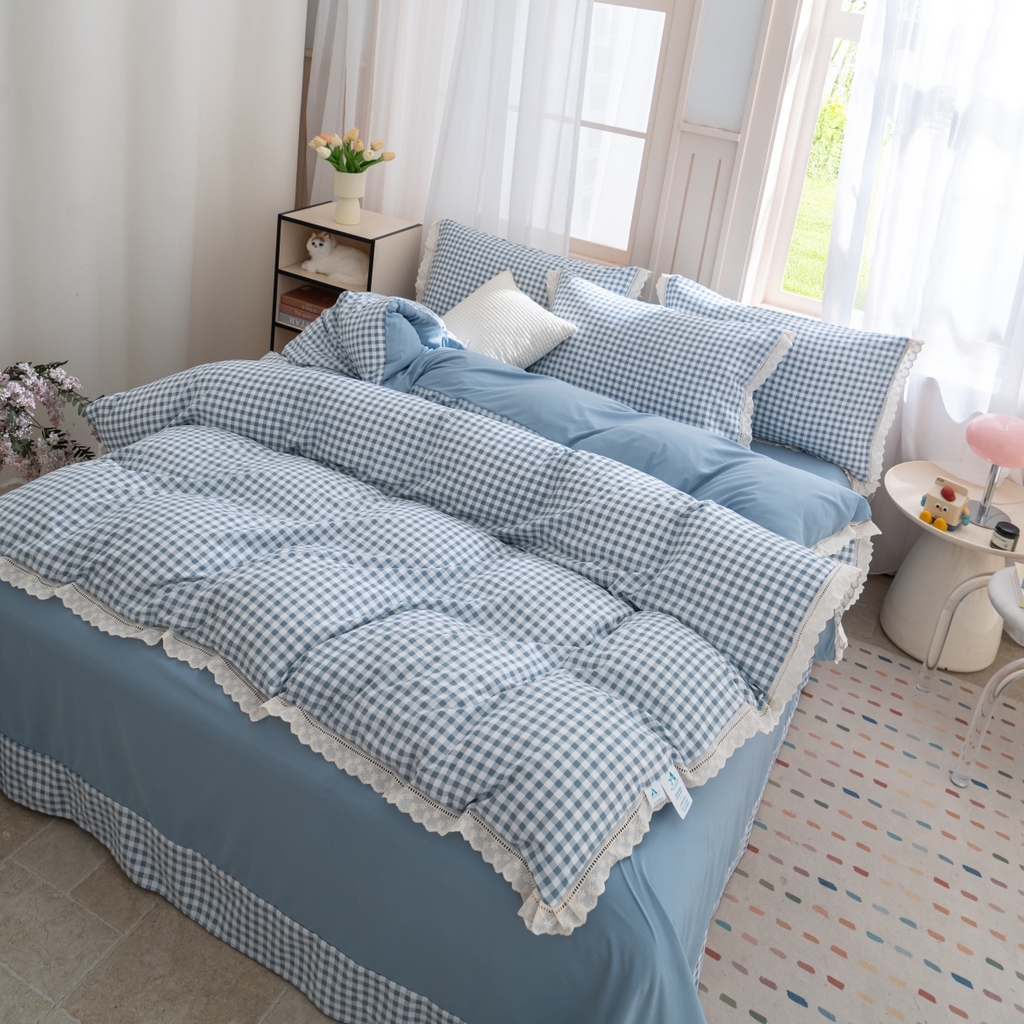 91家纺网 家纺一手货源 找家纺 玖琳家纺 2025新款云朵水洗棉皱皱纱精致花边款四件套 蓝小格