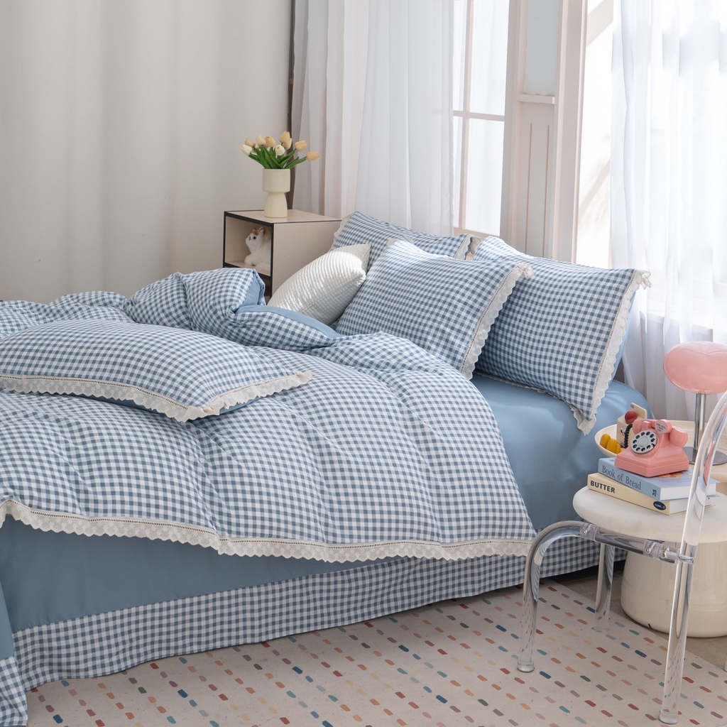 91家纺网 家纺一手货源 找家纺 玖琳家纺 2025新款云朵水洗棉皱皱纱精致花边款四件套 蓝小格